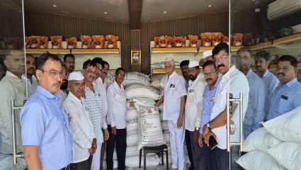 वडगाव मावळ येथे इंद्रायणी भात बियाण्याचे वितरण केंद्र सुरू; शेतकऱ्यांसाठी उच्च दर्जाचे बियाणे उपलब्ध