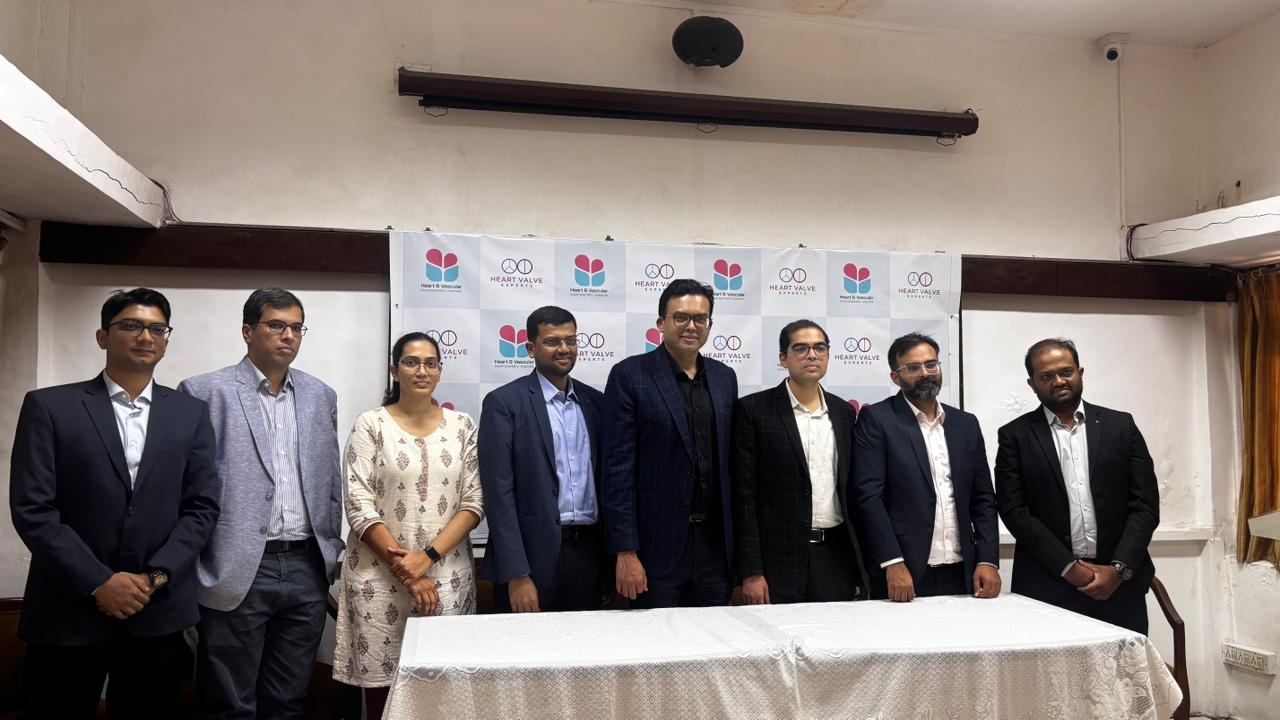 Mumbai Hospital News: ओपन हार्ट सर्जरीला पर्याय! HVS हॉस्पिटल्सची प्रगत क्लिप थेरपी ठरतेय वरदान