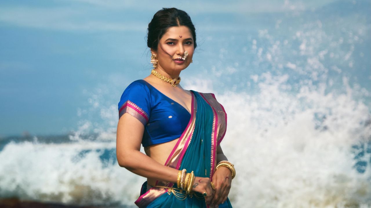 एकंदरीत, या Cannes Film Festival 2026 मध्ये प्राजक्ताला मराठी सिनेचाहत्यांकडून जे प्रेम मिळाले, त्या प्रेमाबद्दल ती कृतज्ञ असल्याचे तिने कॅप्शनच्या माध्यमातून सांगितले आहे. 