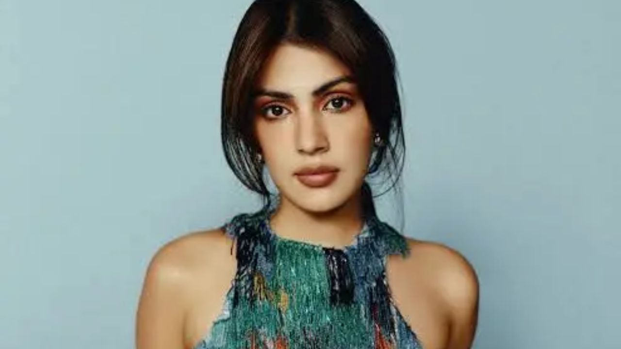 Rhea Chakraborty चा सोशल मीडिया ब्रेक! म्हणाली ‘मी स्वतःपासून दूर गेल्यासारखी वाटतेय’