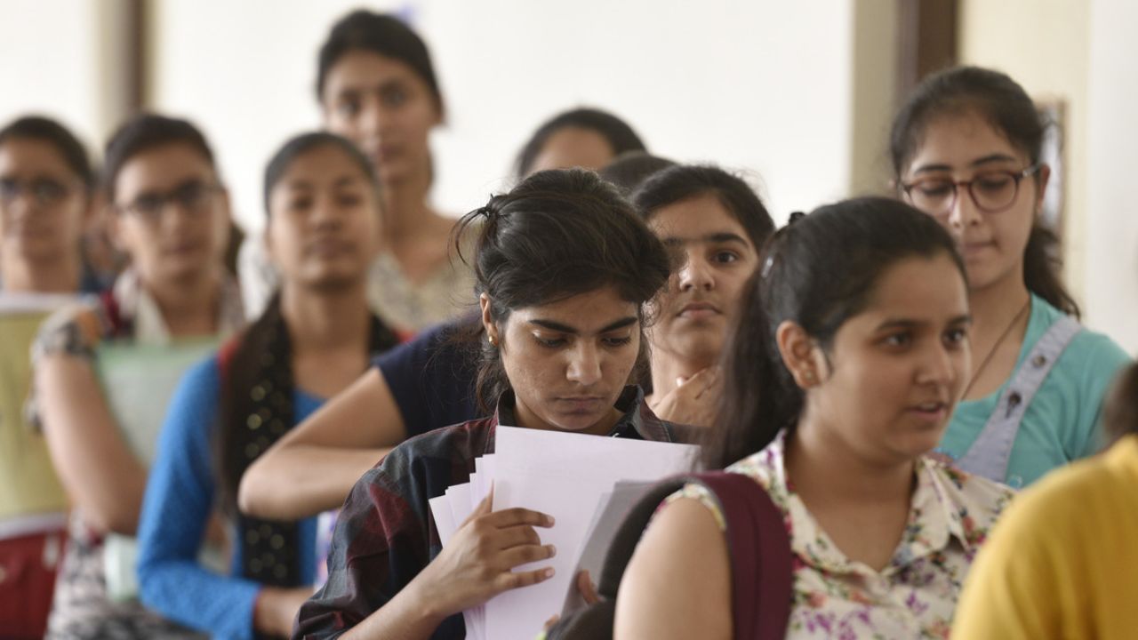 अकरावी प्रवेश प्रक्रियेला विद्यार्थ्यांचा उत्स्फूर्त प्रतिसाद; १.५३ लाख विद्यार्थ्यांचे प्रवेश निश्चित