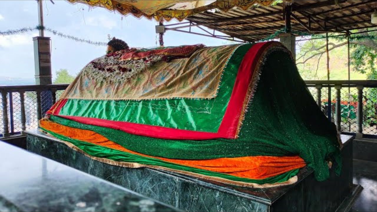 निर्बंधमुक्त वातावरणात हजरत फकीरशाह बाबांचा संदल उत्साहात संपन्न!