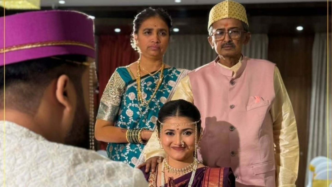 गेल्या दोन दिवसांपासून रामतीर्थंकरांच्या घरी हा सोहळा रंगत आहे. अभिनेत्रीचे या आधी मेहंदी सोहळ्याचे फोटोज समोर आले होते. 