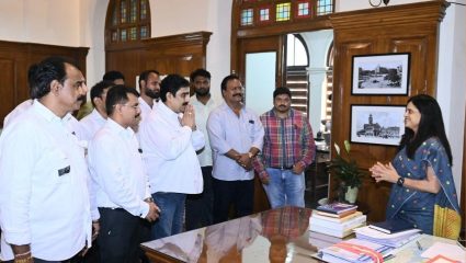 कामांचा बोजवारा; पावसाळ्यापूर्वी प्रशासन झोपेतच! पालिका आयुक्तांची भेट घेऊन मांडल्या समस्या