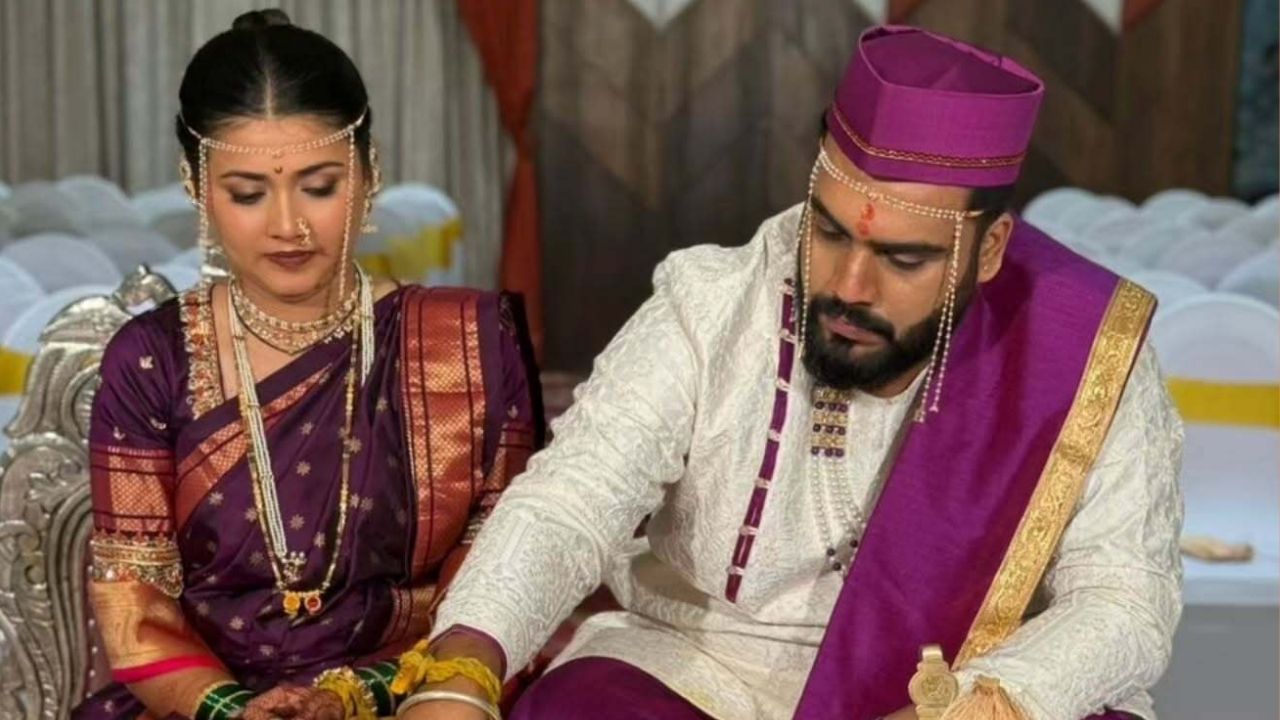 दरम्यान, ज्ञानदाच्या लग्नाचे फोटोज चर्चेत आहेत. ज्ञानदाने तिच्या लग्नात जांभळ्या रंगाची साडी परिधान केली होती. कपाळावर मुंडावळ्या आणि मराठी पेहराव फार आकर्षक दिसत आहे. 