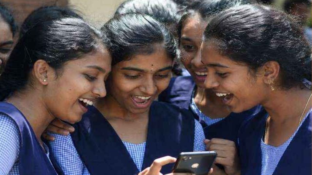 बृहन्मुंबई महानगरपालिका शाळांच्या विद्यार्थ्याची उत्तुंग भरारी! माध्यमिक शाळांचा निकाल अभिमानास्पद; होतेय सर्वत्र कौतुक