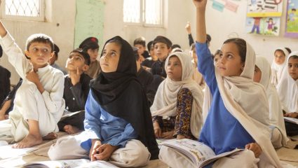 pakistan School Dress Code: कर्नाटकमध्ये हिजाबला परवानगी; मग पाकिस्तानातील शाळांमधील ‘या’ कडक नियमांची का होतेय चर्चा?