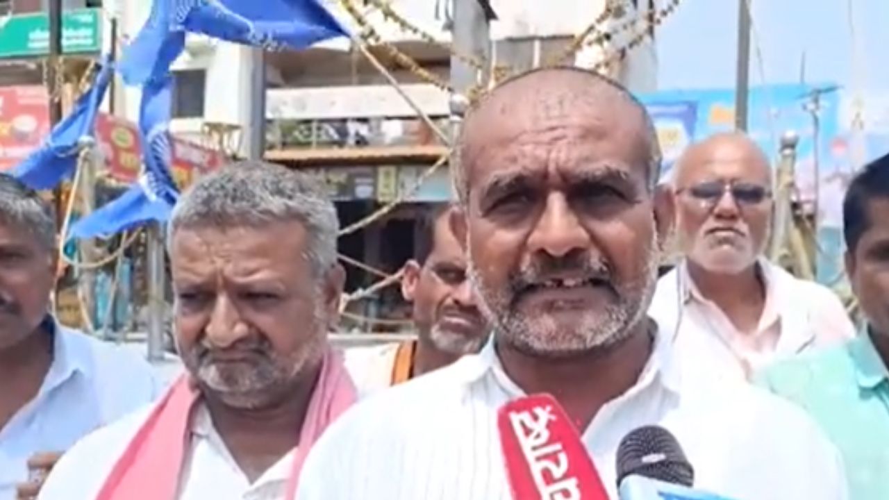 Parbhani News : विमानांसाठी इंधन आहे, मग शेतकऱ्यांसाठी डिझेल का नाही? पेरणीपूर्वी शेतकरी रस्त्यावर