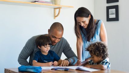 Parenting Tips: पालकांनो! मुलांना स्मार्ट आणि हुशार बनवायचंय? मग आजच करा ‘या’ गोष्टी