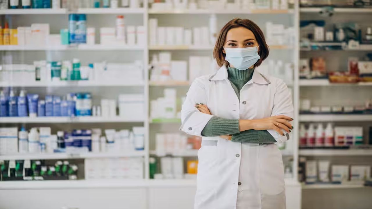 Pharmacy Colleges Ban : मुख्यमंत्र्यांनी फार्मसी कॉलेजेसवर का घातली बंदी? जाणून घेण्यासाठी एकदा वाचाच..