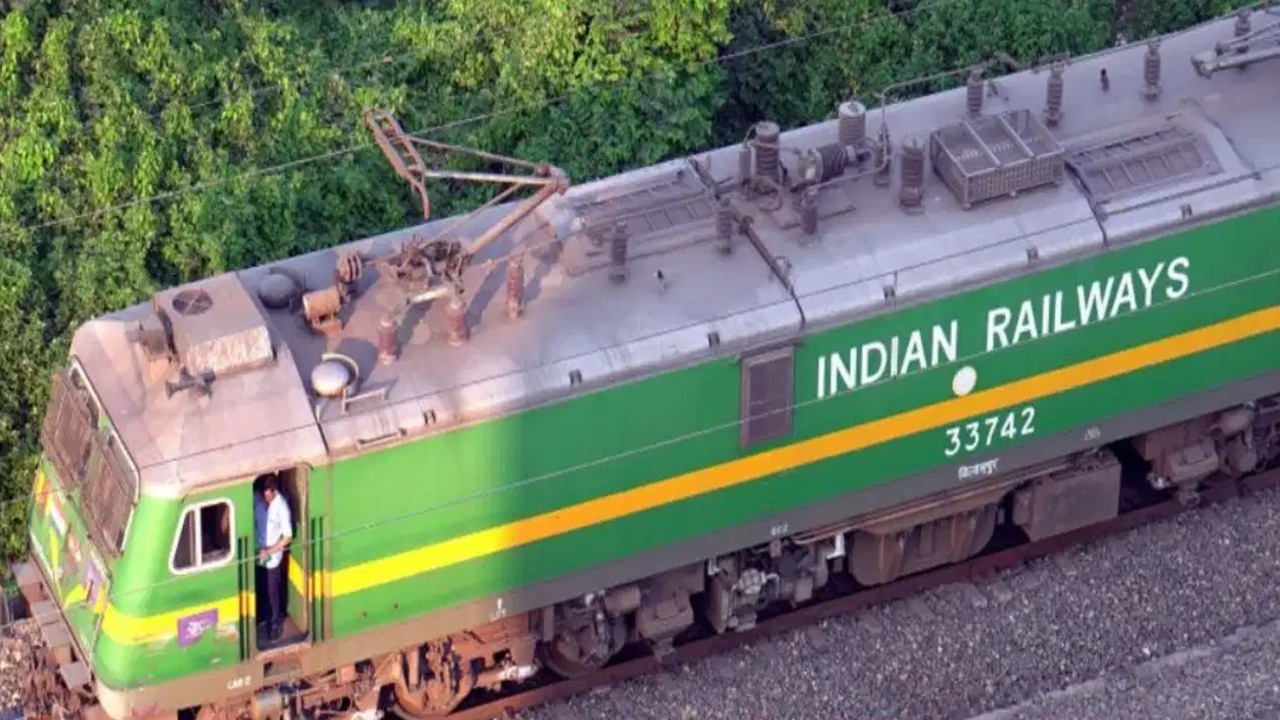 Indian Railway Job: असिस्टंट लोको पायलट भरतीत मोठा बदल; RRB ALP भरतीच्या जागा कमी, रेल्वेने जारी केली सुधारित नोटीस