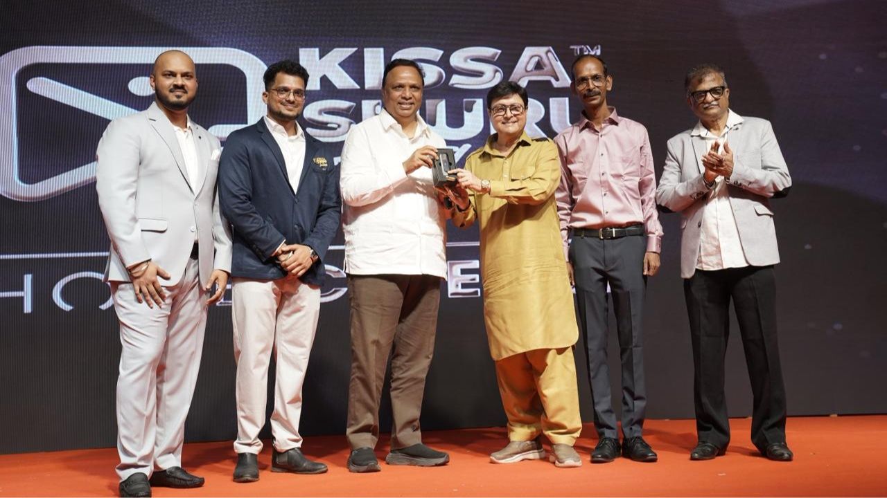ग्रामीण महाराष्ट्रासाठी मोठं पाऊल; ‘किस्सा शुरू टॉकीज’मुळे आता गावागावांत घरबसल्या पाहाता येणार नवीन चित्रपट