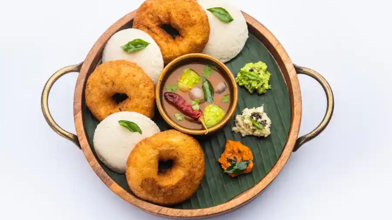 Recipe: सोप्या पद्धतीने घरीच बनवा साऊथ स्टाईल सांबार; जाणून घ्या स्टेप-बाय-स्टेप रेसिपी
