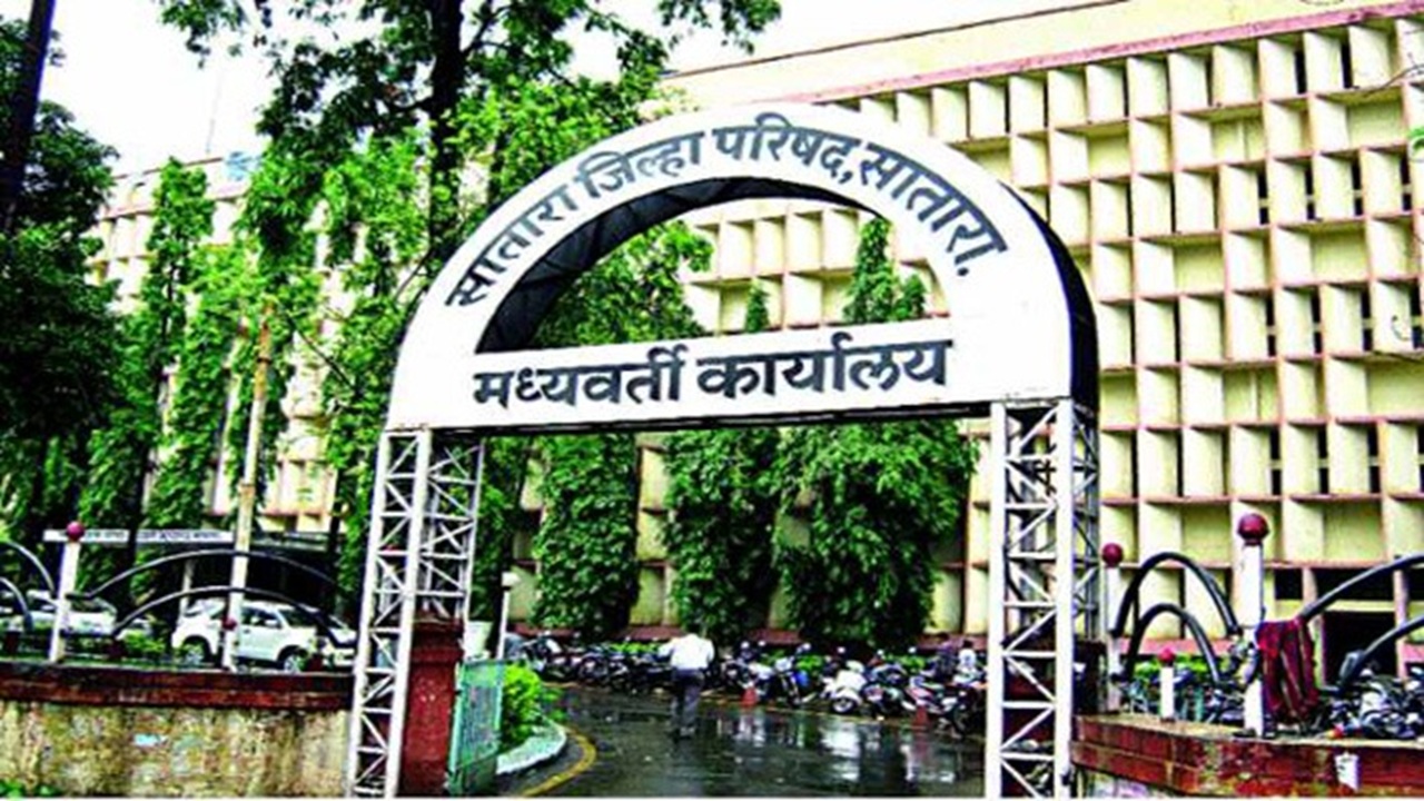 Maharashtra Politics : गटशिक्षणाधिकाऱ्यांच्या बदलीवरून जावळी पंचायत समितीत खडाजंगी; शिल्पा शिंदेंसह सदस्य आक्रमक