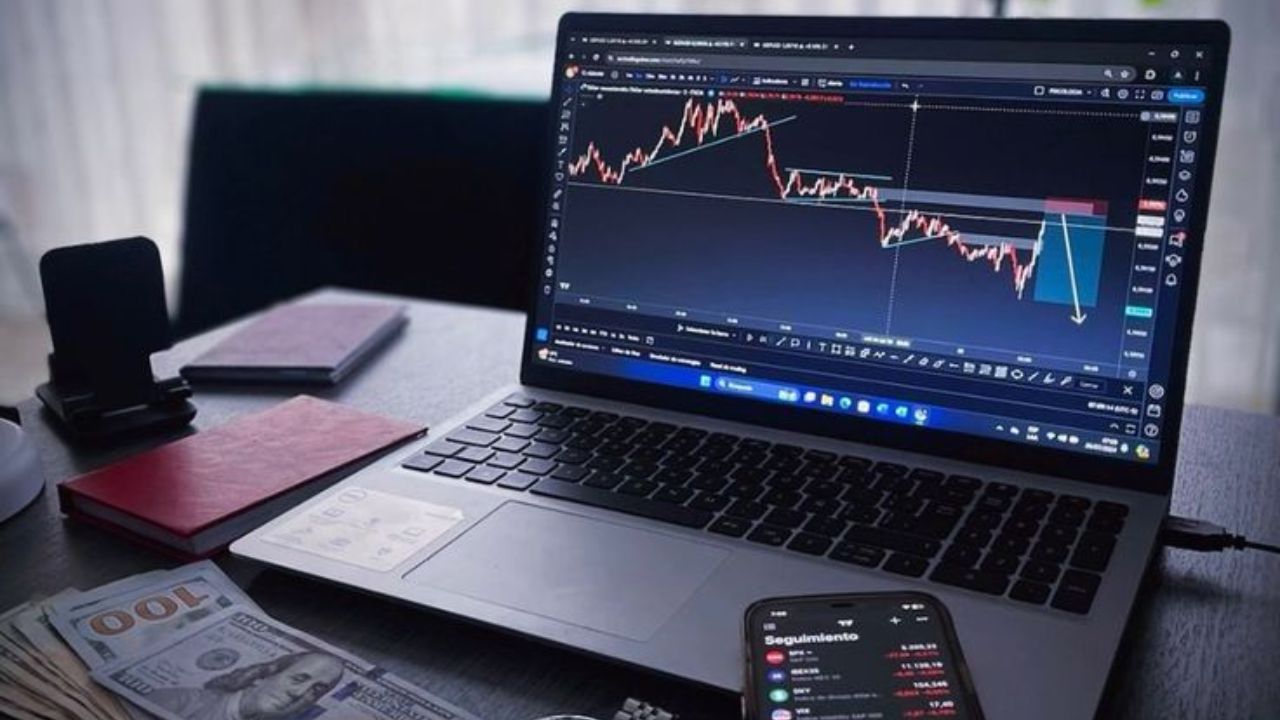 Share Market Today: शेअर बाजारात आजही घसरणीचे संकेत; गुंतवणूकदारांसाठी तज्ज्ञांनी सुचवले ‘हे’ शेअर्स