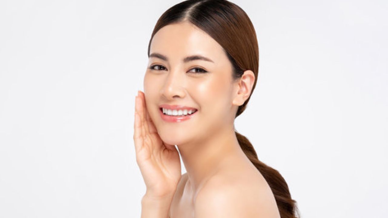 Skin Care Tips: चाळीशीनंतरही चेहऱ्यावर नॅचरल ग्लो हवाय? डाएटमध्ये करा ‘या’ पदार्थांचा समावेश