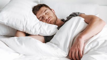 Sleep Duration: निरोगी शरीरासाठी वयानुसार किती तासांची झोप आवश्यक? जाणून घ्या तुमचा ‘परफेक्ट स्लीप टाइम’