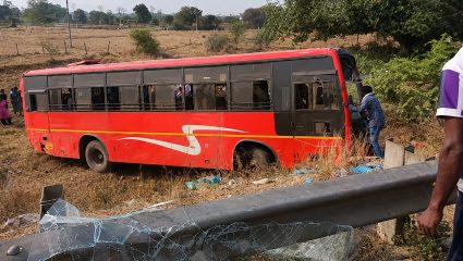 Gadchiroli Bus Accident : चालकाचे नियंत्रण सुटले अन्…! प्रवाशांनी भरलेली एसटी बस उलटली, एक ठार, तर ३३ प्रवासी जखमी