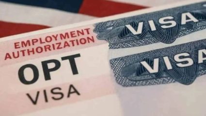 US OPT Crackdown: अमेरिकेत नोकरी करणाऱ्या भारतीयांसाठी धोक्याची घंटा! तुमचा व्हिसा तर धोक्यात नाही ना? जाणून घ्या एका क्लिकवर..