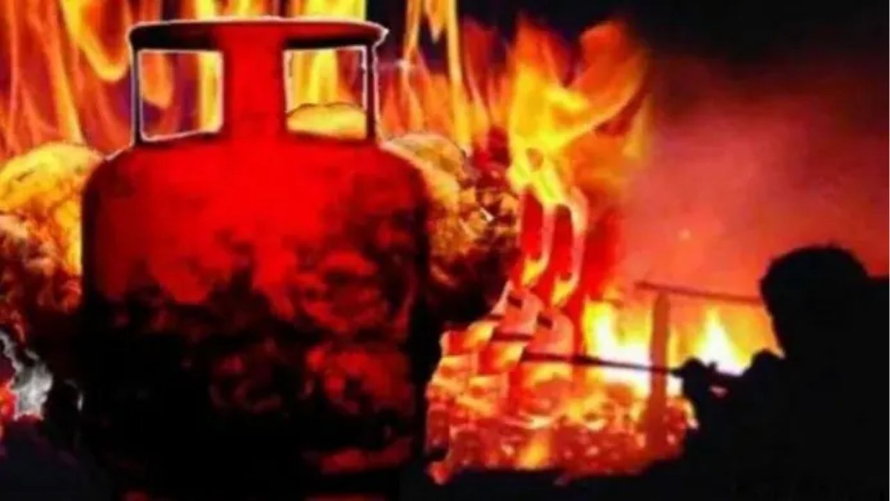 Pune Gas Explosion: खराडीत सिलेंडर स्फोटाची भीषण दुर्घटना; सिलेंडर बदलताना आग भडकली आणि एकाच कुटुंबातील तिघांचा होरपळून मृत्यू
