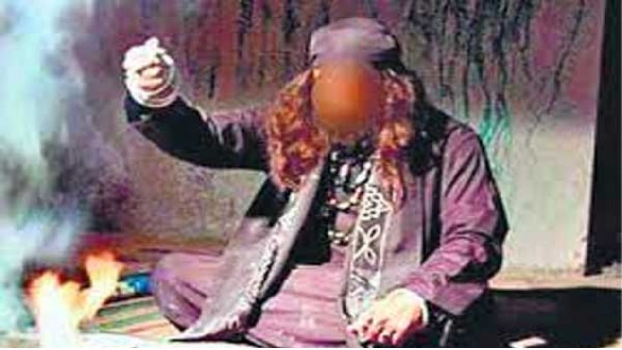 Dharashiv News: धाराशिवमध्ये भोंदूबाबाचा दरबार! भूतबाधा घालवण्याच्या नावाखाली अमानुष प्रकार; VIDEO व्हायरल