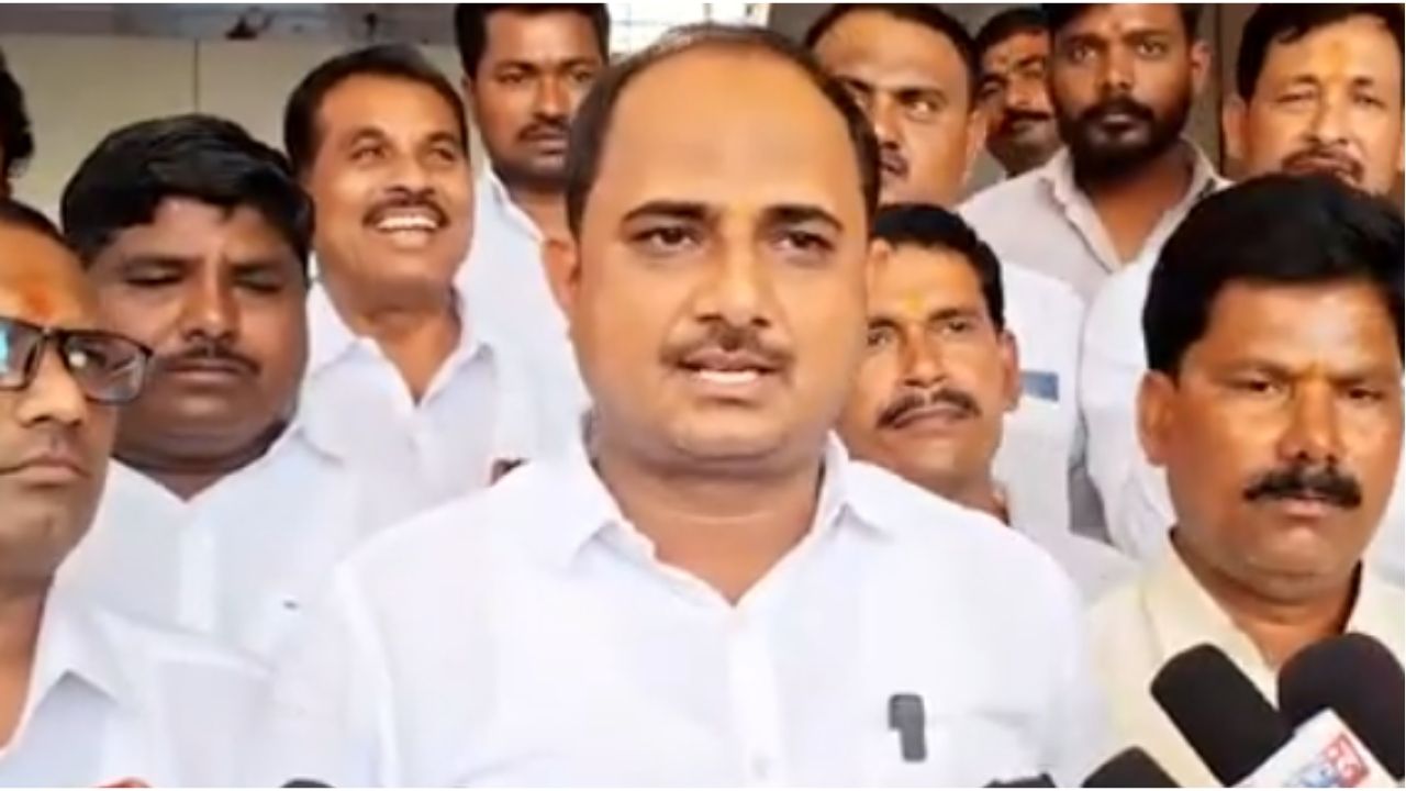 “कोणतीही आर्थिक मागणी झाली नाही!” बीडिओंच्या समर्थनार्थ सरपंच मैदानात; शेवगावमध्ये वाद पेटला