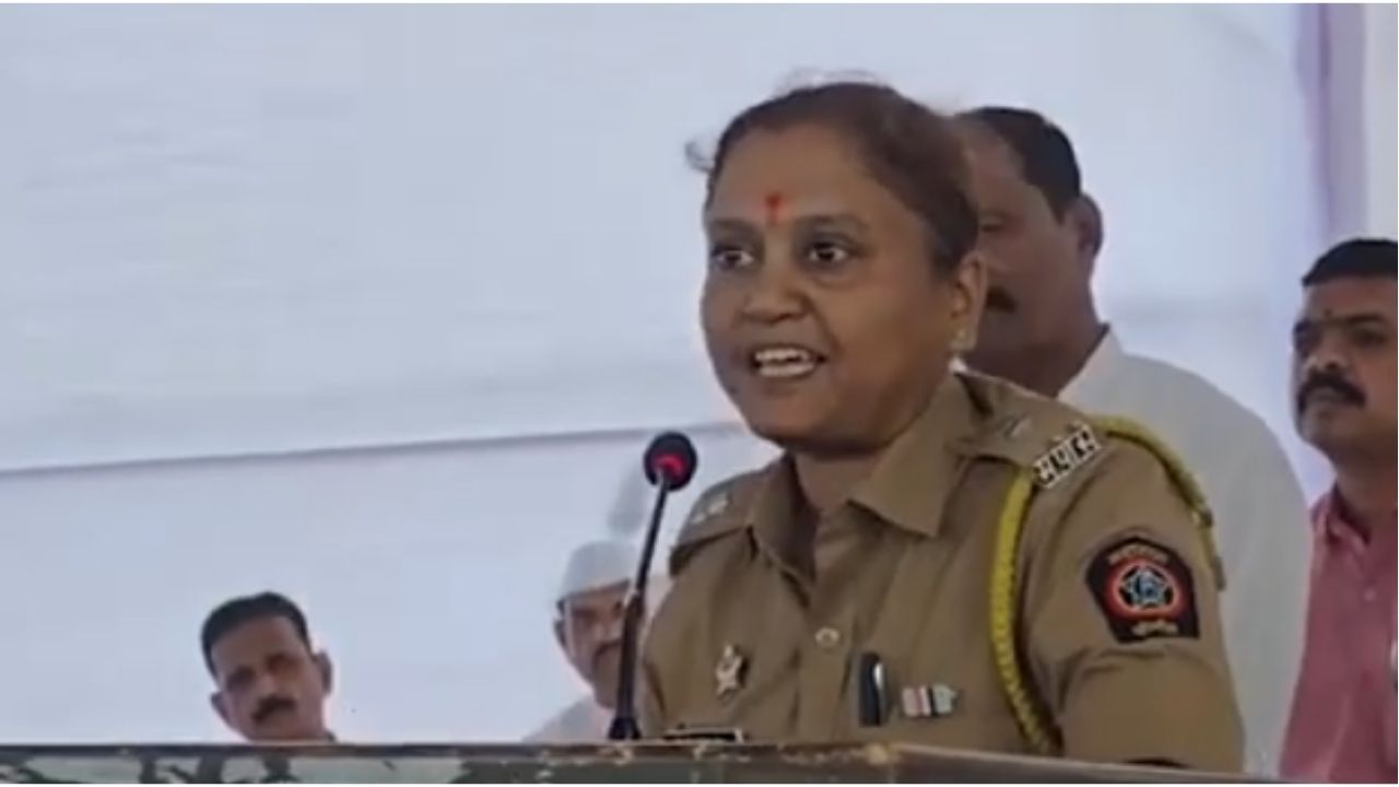 Dehu : निर्मल वारी, हरित वारी’ अभियान; देहू नगरीत वटवृक्ष लावून महिलांनी जपली पर्यावरण परंपरा!