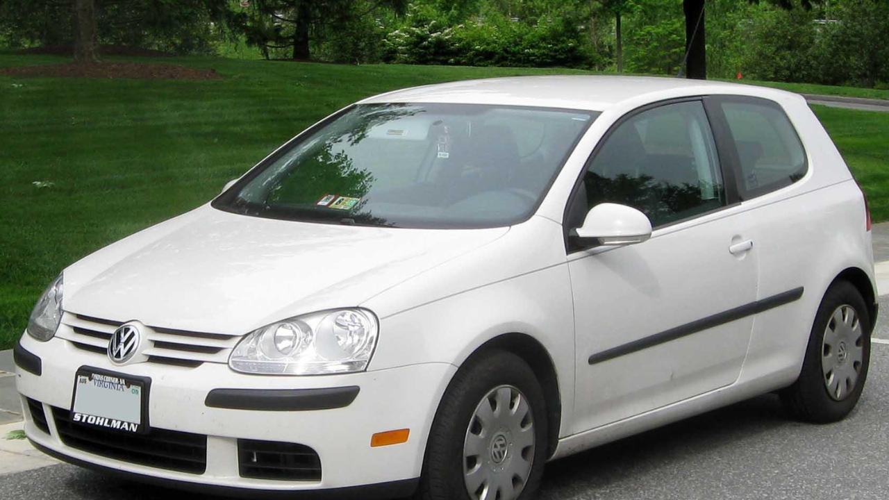 Volkswagen Rabbit (ससा) - ससा हा चपळ आणि वेगवान प्राणी मानला जातो. Volkswagen Rabbit ही कॉम्पॅक्ट कार तिच्या इंधन बचत, हलक्या वजन आणि शहरातील सोप्या ड्रायव्हिंगसाठी प्रसिद्ध झाली.
