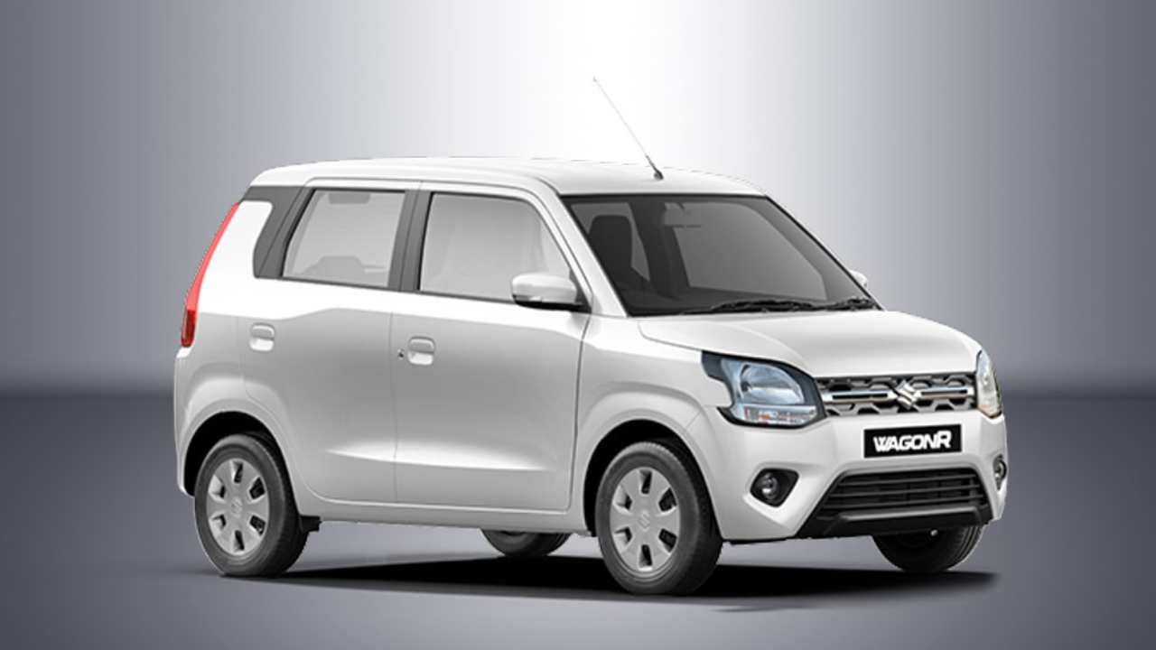 Maruti Suzuki Wagon R-मारुती वॅगन आर ही भारतातील सर्वात यशस्वी हॅचबॅक टॅक्सींपैकी एक आहे. तिचे उत्कृष्ट मायलेज आणि कमी देखभाल खर्च टॅक्सी चालकांसाठी फायदेशीर ठरतात. उंच छतामुळे प्रवाशांना भरपूर हेडरूम मिळते. शहरातील अल्प अंतराच्या प्रवासासाठी ही कार आदर्श मानली जाते. CNG पर्यायामुळे तिची लोकप्रियता आणखी वाढली आहे.