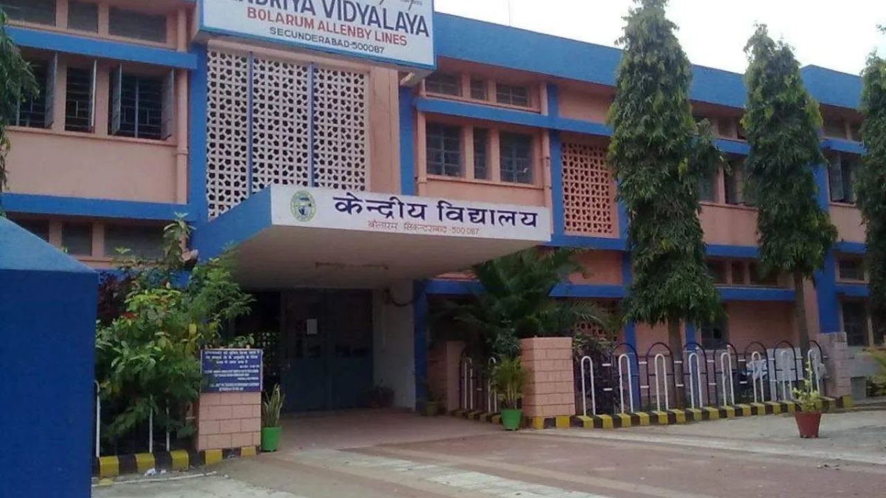 KVS Language Policy: केंद्रीय विद्यालयाचा मोठा निर्णय! विद्यार्थ्यांना संस्कृतसाठी मिळणार स्वतंत्र सेक्शन? काय आहे नवीन नियम?