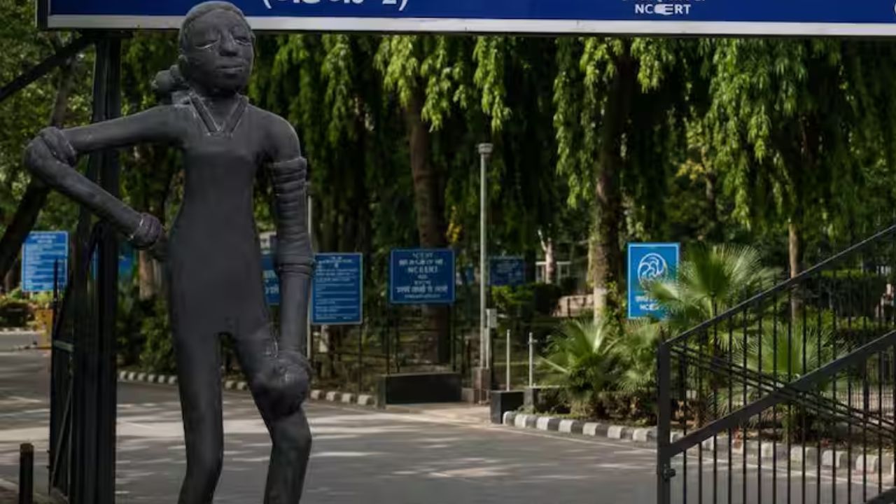 NCERT Book Controversy: ९ वीच्या नव्या पुस्तकात सिंधू संस्कृतीतील ‘Dancing Girl’ चा फोटो बदलला; धड झाकल्याने तज्ज्ञांचा आक्षेप