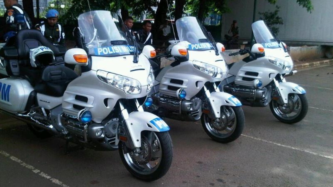 Honda Gold Wing Police (Europe)-अत्यंत आरामदायी आणि तांत्रिक सुविधांनी सुसज्ज असलेली ही बाईक अनेक युरोपियन पोलीस दलांकडून वापरली जाते. व्हीआयपी सुरक्षा आणि दीर्घ गस्तीसाठी ती उपयुक्त आहे.