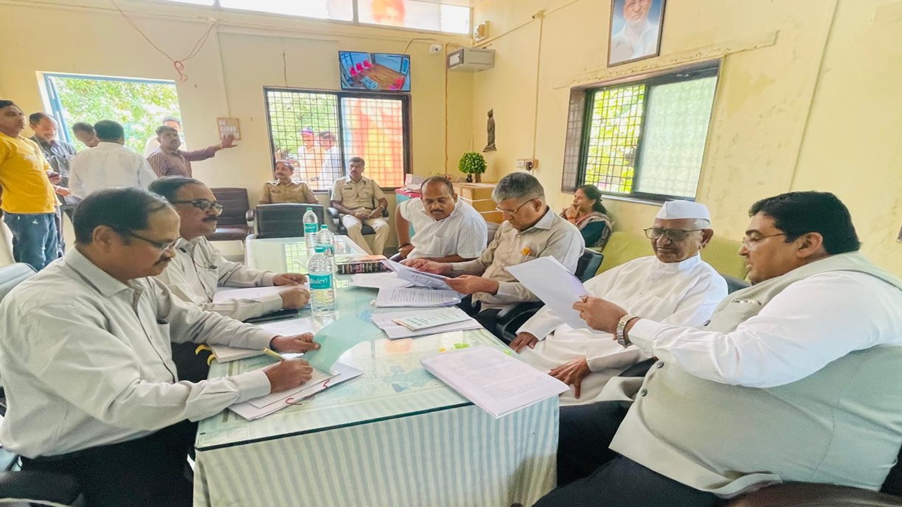Anna Hazare : ‘जनतेचं हित धोक्यात आलं तर पुन्हा मैदानात उतरणार!’; अण्णा हजारेंचा थेट केंद्र सरकारला इशारा