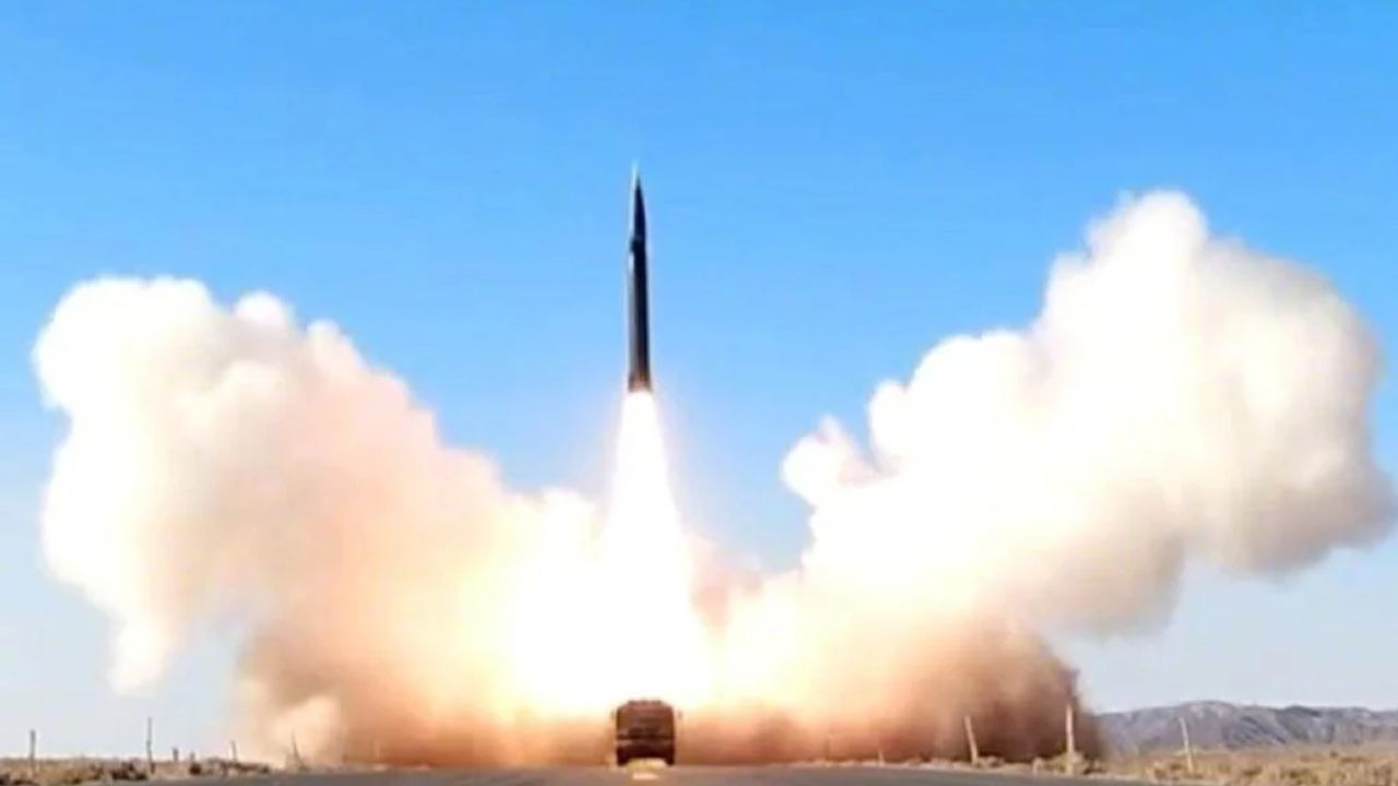 Hypersonic Missile: ध्वनीपेक्षा 5 पटीने वेगवान! जगातील सर्वात घातक ‘DF-17’ क्षेपणास्त्राचा पहिला VIDEO जारी; पाहा चीनचा थरारक सराव