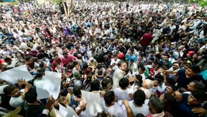 Cockroach Janta Party : ‘कॉकरोच घाबरतही नाहीत…’ जंतर-मंतरवर अभिजीत दीपके यांची हुंकार, शिक्षण मंत्र्यांच्या राजीनाम्याची मागणी