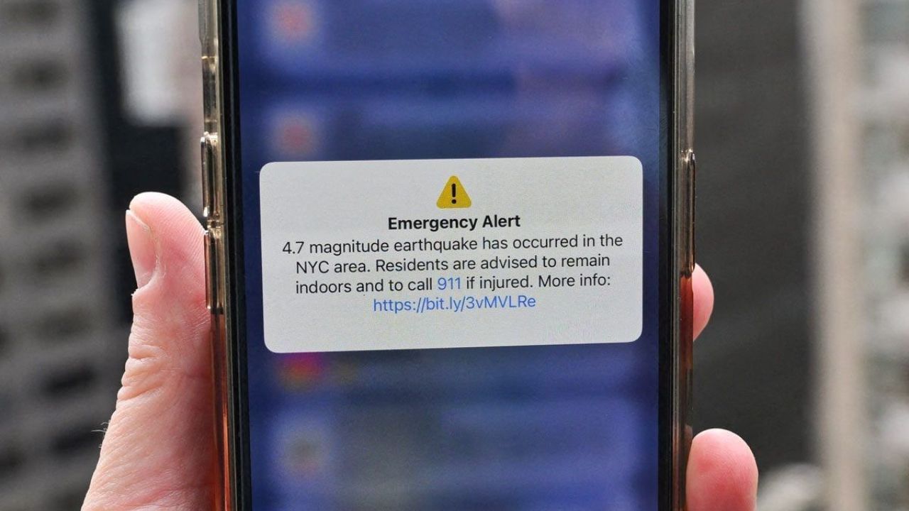 ना दिवसा, ना रात्री! आता तुमच्या स्मार्टफोनमध्ये नाही वाजणार Emergency Alarm… सरकारने का घेतला हा मोठा निर्णय?