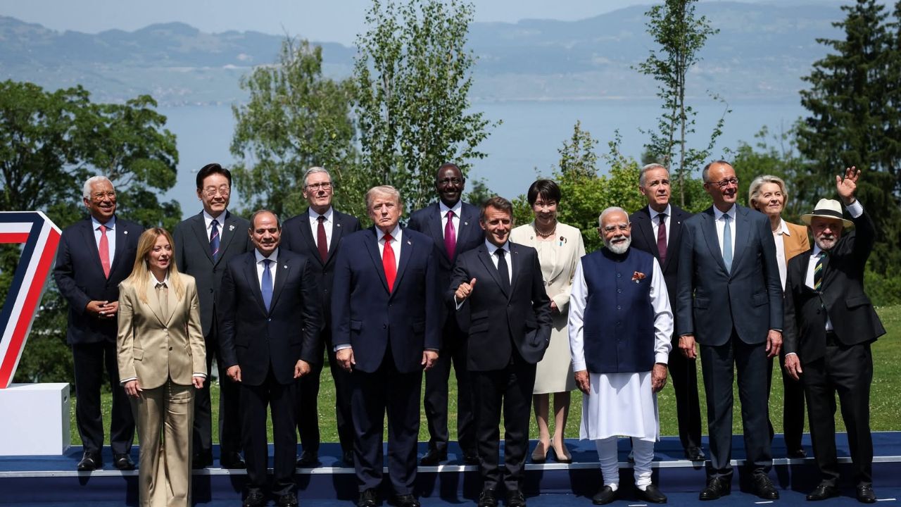 पंतप्रधान मोदींसोबत G7 परिषदेचे सदस्य देश अमेरिका, फ्रान्स, ब्रिटन, इटली, जपान, कॅनडा आणि जर्मनीचे पंतप्रधान आणि राष्ट्राध्यक्ष असे जागतिक नेते उपस्थित होते.