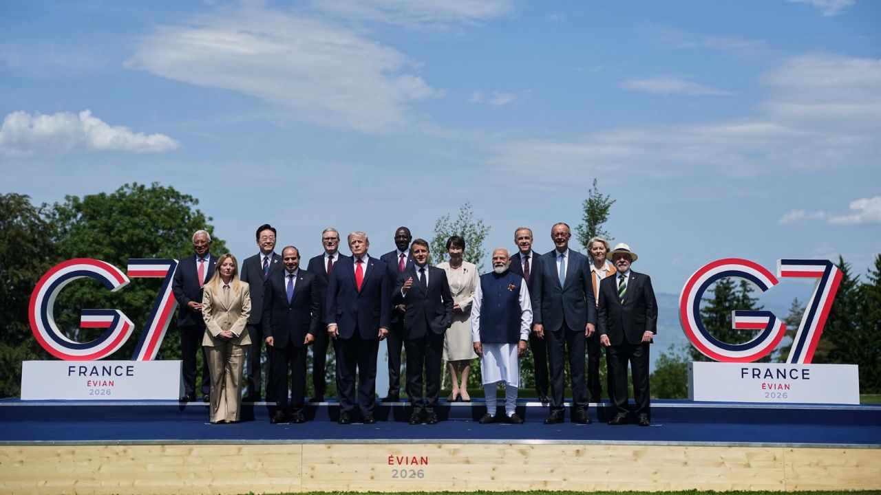 मंगळवारी (१६ जून) फ्रान्सच्या इव्हियन येथे जागतिक नेत्यांचा ५२ व्या G7 महामेळाव्याला सुरुवात झाली आहे. या परिषदेसाठी भारतालाही आमंत्रित करण्यात आले असून पंतप्रधान नरेंद्र मोदी यांनी उपस्थित दर्शवली आहे.