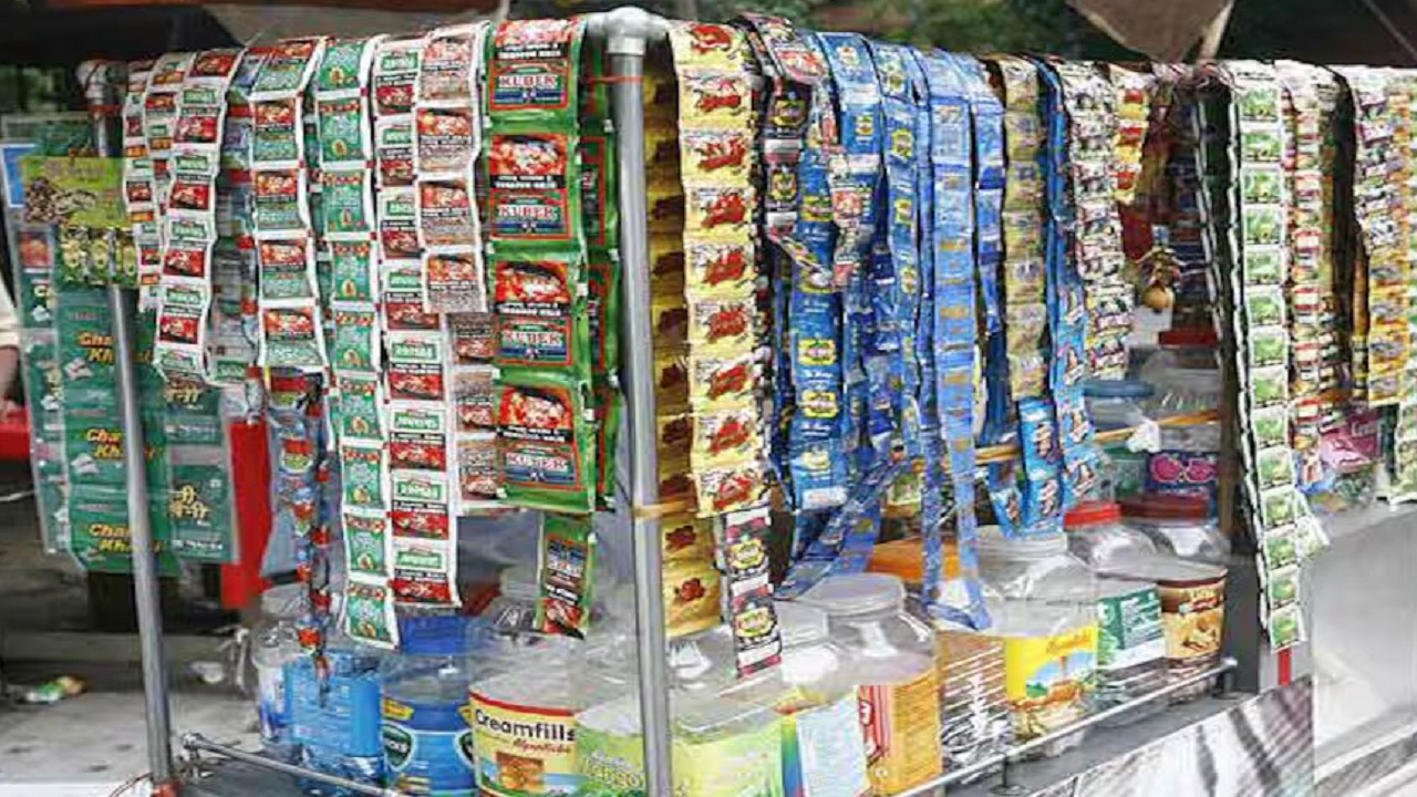 Saswad gutkha Raid : सासवडमध्ये ‘एफडीए’ची मोठी कारवाई; गुटखा विक्रीचे दुकान सील