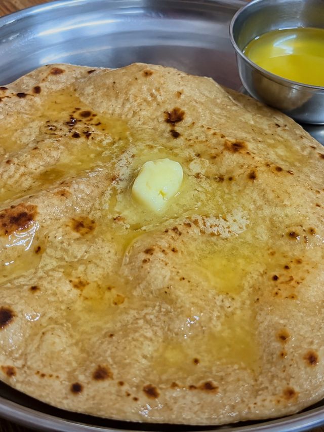 रोज तूप चपाती खाणे आरोग्यासाठी आहे फायदेशीर
