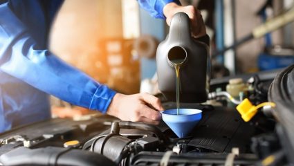 Engine Oil Tips: बनावट इंजिन ऑइलमुळे बँक खाते होईल रिकामे! इंजिन जप्त होण्यापूर्वी ‘या’ 3 सोप्या पद्धतींनी त्वरित ओळखा खरे की खोटे