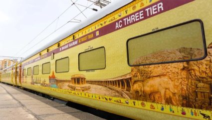 IRCTC :भाविकांसाठी मोठी सुवर्णसंधी! 18 दिवसांत घडणार 11 ज्योतिर्लिंग आणि 3 धामांचे दर्शन; पाहा संपूर्ण शेड्युल आणि तिकिटांचे दर