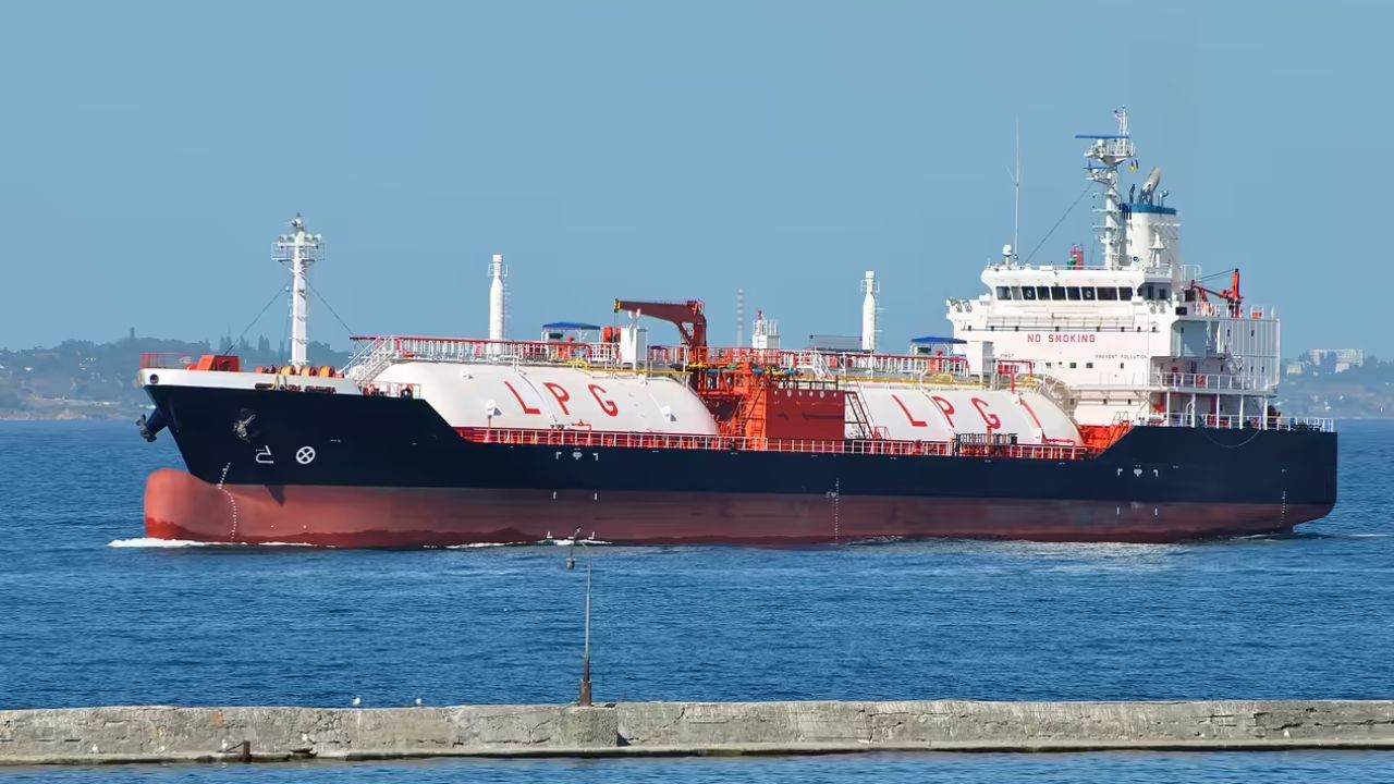 India LPG Import : भारतावरील ऊर्जा संकट टळणार? अमेरिकेकडून जूनमध्ये विक्रमी १० लाख टन LPG आयात