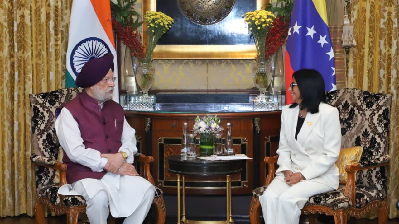 India Venezuela Oil Ties : उर्जा सुरक्षेसाठी भारताचा नवा प्लॅन; क्रूड ऑइलसाठी व्हेनेझुएलासोबत वाढवणार सहकार्य