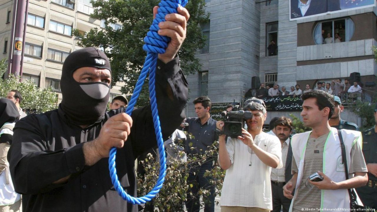 Iran Execution : इराणची मुलांच्या लैंगिक शोषणप्रकरणी मोठी कारवाई; ३ नराधमांना थेट फासावर चढवले