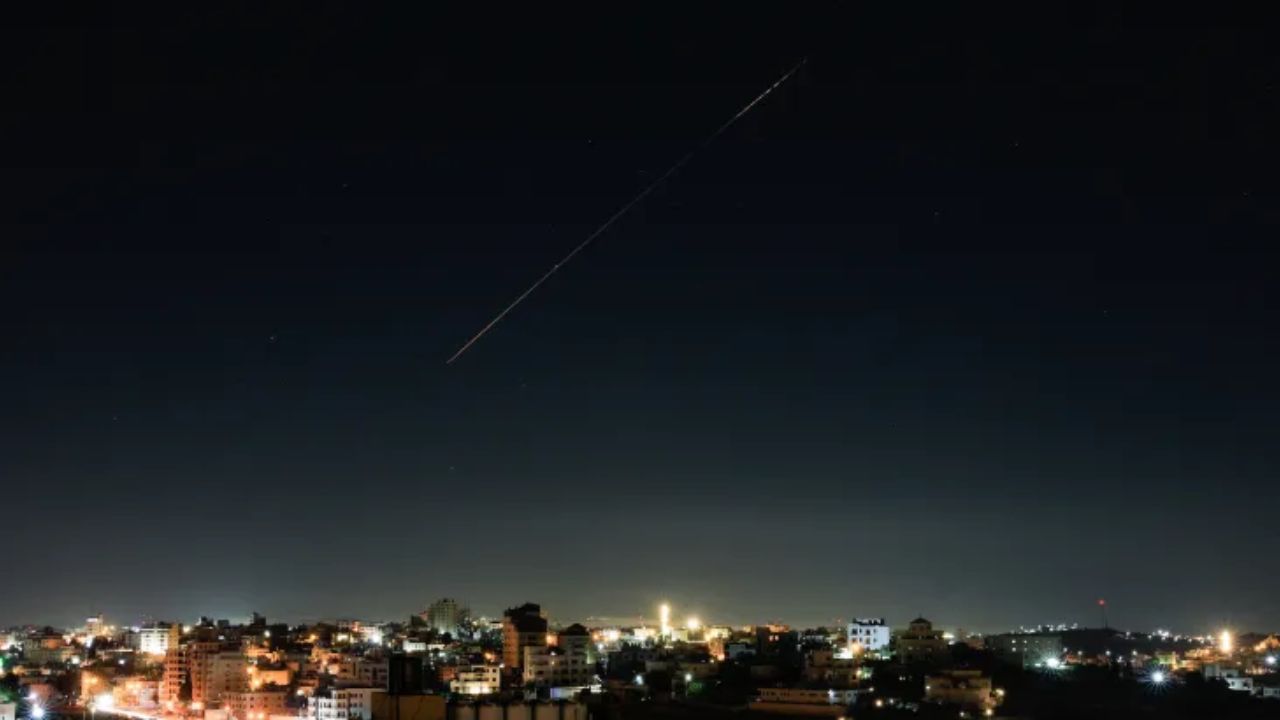 World War 3: लक्ष्मणरेषा ओलांडली! इराणने इस्रायलवर डागली बॅलिस्टिक क्षेपणास्त्रे; ट्रम्प मैदानात तर अमेरिकेलाही महायुद्धाची धमकी