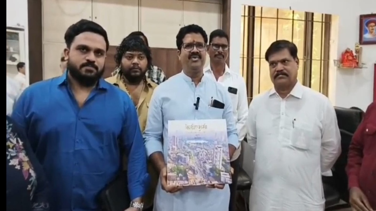 KDMC News : आगरी-कोळी समाज आक्रमक; केडीएमसीचे वादग्रस्त पुस्तक रद्द करण्यासाठी जोरदार मागणी