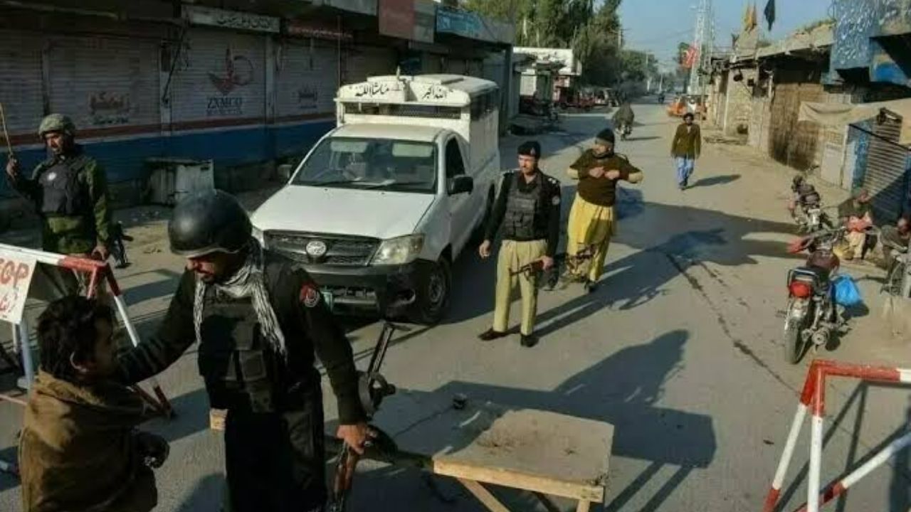 LoCAleart: कराचीत सिंध रेंजर्सच्या छावणीवर भीषण दहशतवादी हल्ला; पाकिस्तानात खळबळ, स्वतःचे पाप लपवण्यासाठी भारतावर आळ