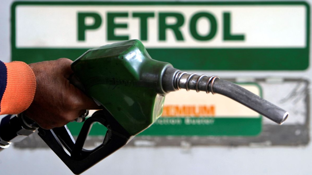 Petrol News: खुशखबर! पेट्रोलवरील एक्साईज ड्युटी रद्द, जाणून घ्या प्रति लीटर किती होणार फायदा