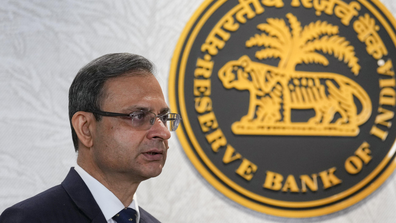RBI ची मोठी कारवाई, 135 NBFC चं रजिस्ट्रेशन करण्यात आलं रद्द, सर्वाधिक संख्या बंगालमध्ये, नेमकं प्रकरण काय?